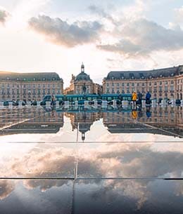 Facilité d'accès à votre box de self-stockage à Bordeaux : Choisissez notre solution pratique et sécurisée d'Interbox pour entreposer vos biens en toute simplicité.